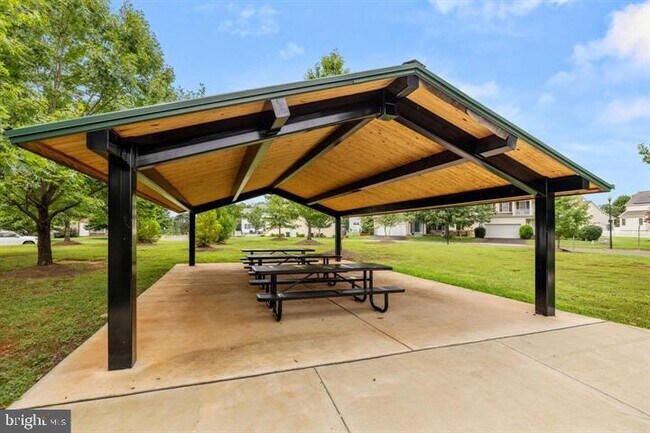 Building Photo - 987 Longview Ln