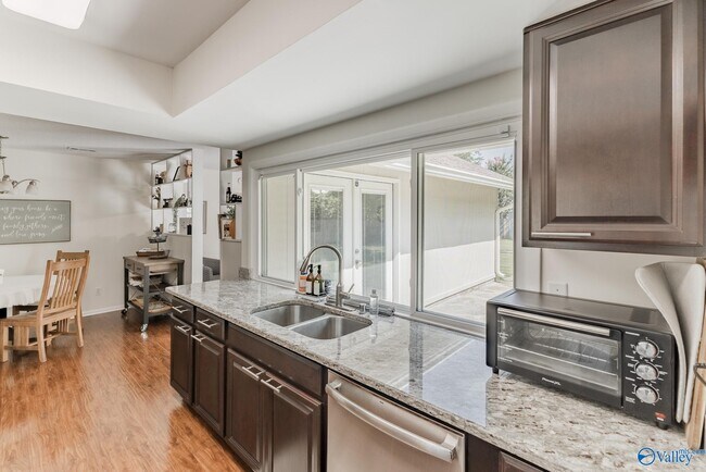 Building Photo - 1907 Waxleaf Green SE