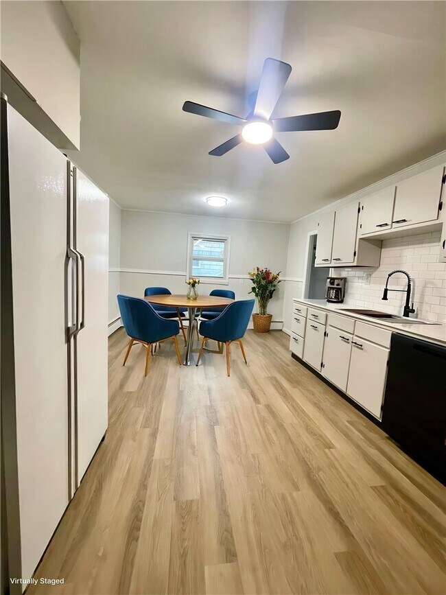 Building Photo - 218 Lynhurst Ave