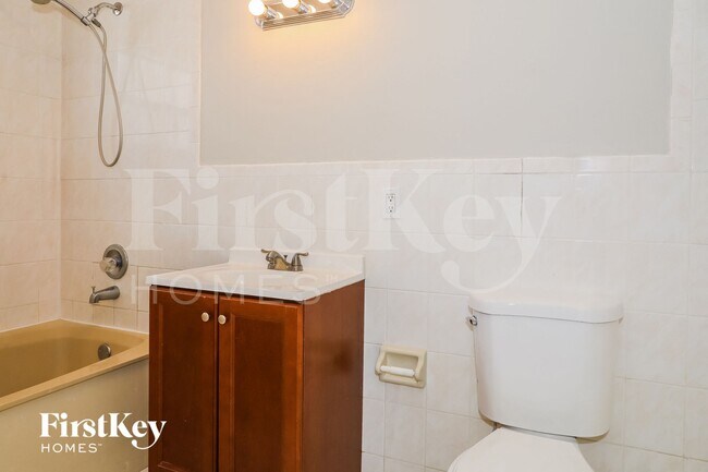 Building Photo - 5860 SW 150th Ave