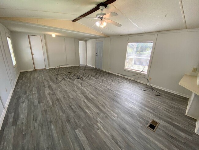 Building Photo - 307 N Kinney Ave