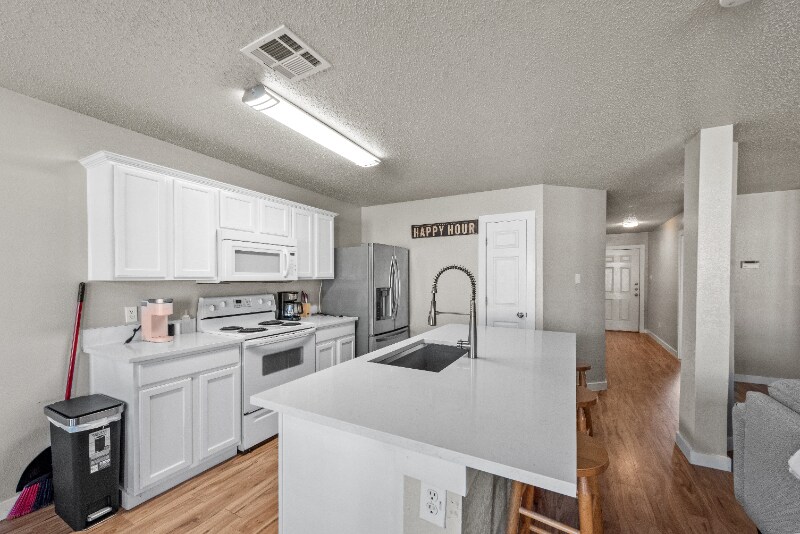 Building Photo - 9924 George Washington Dr