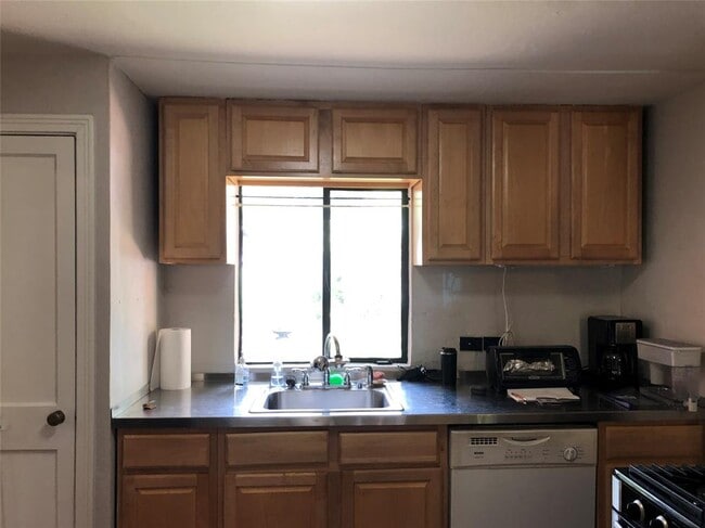 Building Photo - 1206 W 51st St