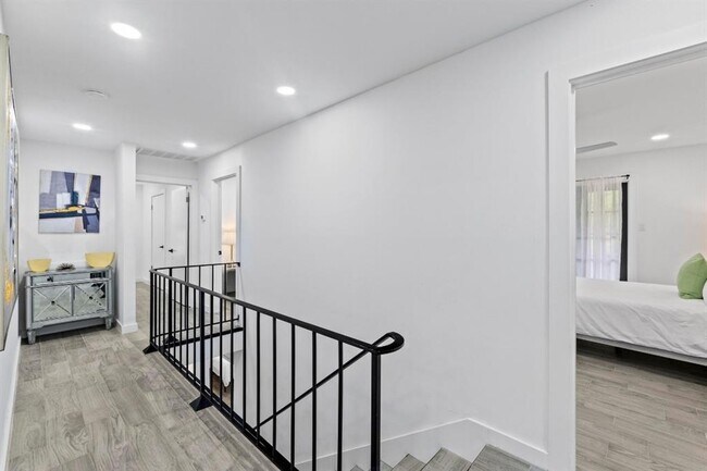 Building Photo - 3520 Highland View Dr