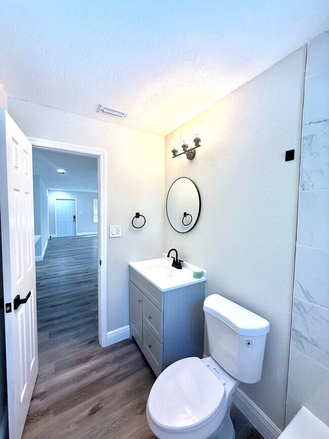 Building Photo - 1735 Michigan Ave NE