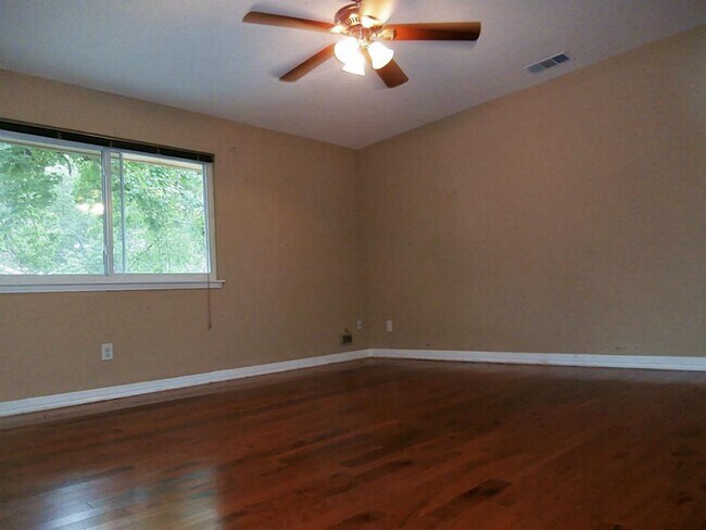 Building Photo - 5800 Lumberdale Rd