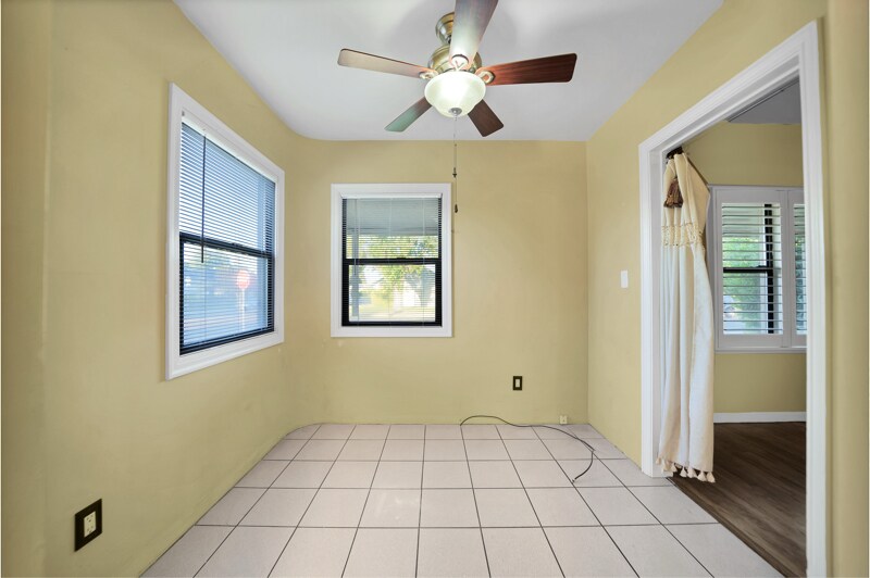 Building Photo - 1301 S Lee Ave