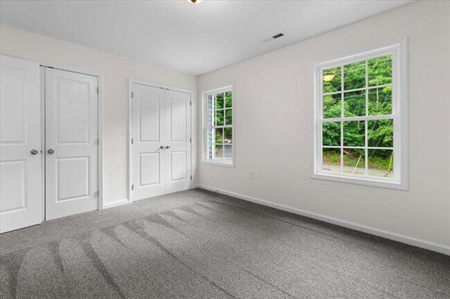 Building Photo - 5 BED 2.5 BATH HOME LOCATED IN BLACKSBURG