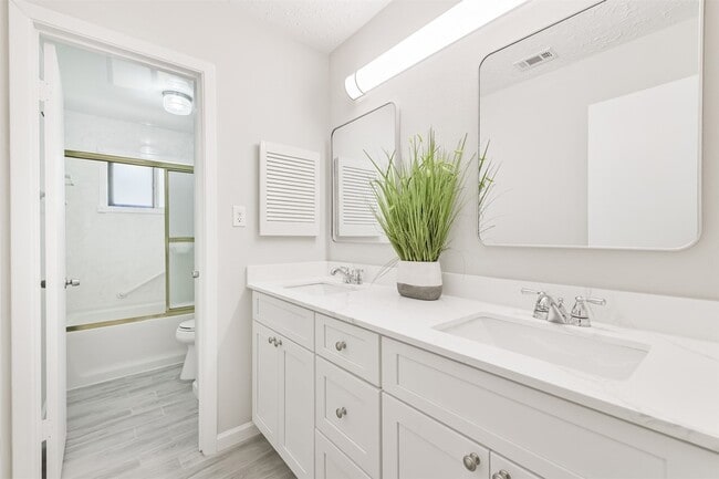 Building Photo - 12415 Pantano Drive