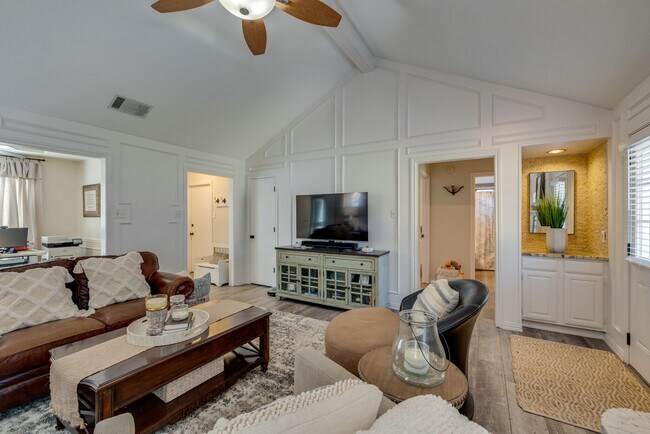 Building Photo - 4 Salida Dr