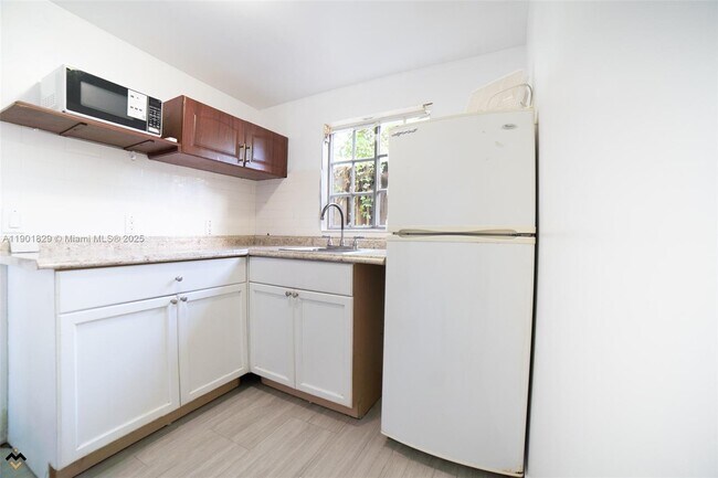Building Photo - 12615 E Randall Park Dr