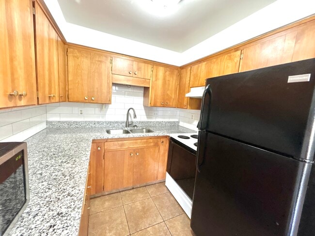 Building Photo - Pinnacle Apartments