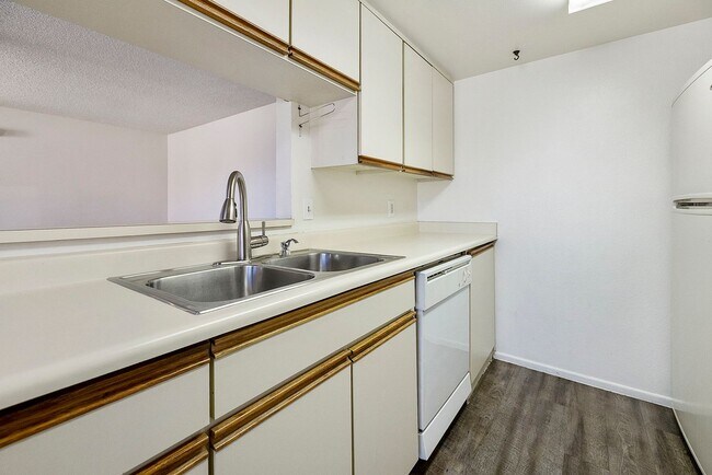 Building Photo - Moon Valley Townhouse at 7th and T-Bird!