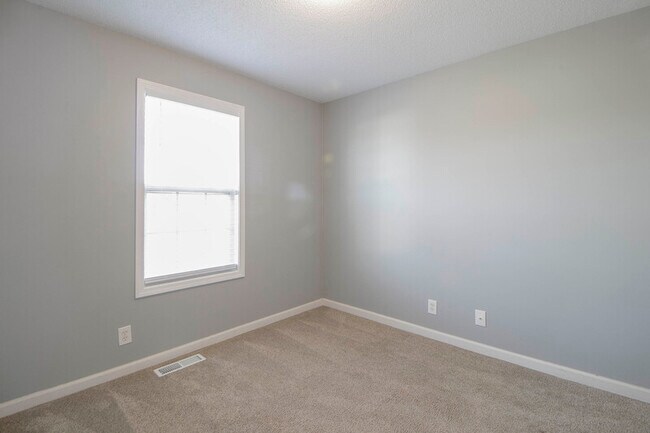 Building Photo - 205 Ruf Dr