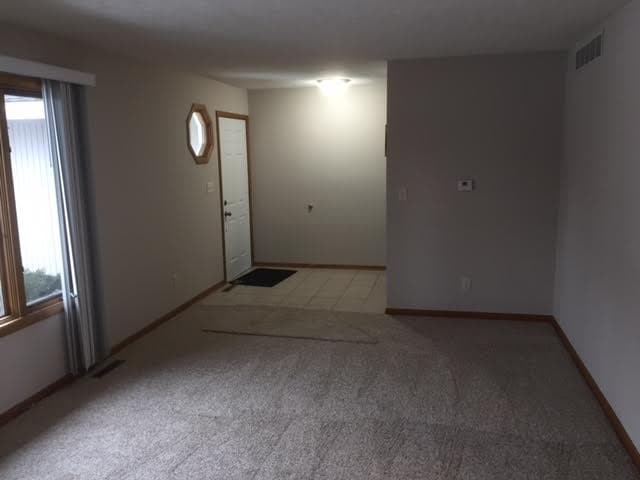 Building Photo - 4 Bedroom 3 Bath home available in Rockford