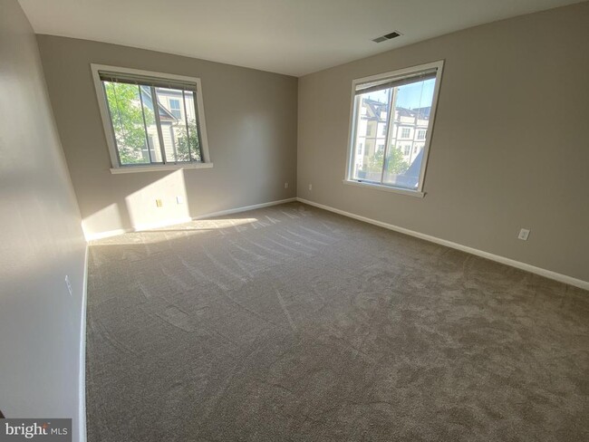 Building Photo - 1712 12th St S