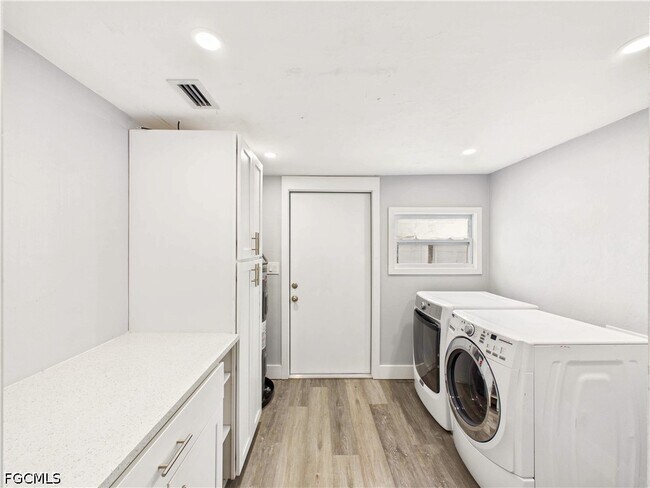 Building Photo - 567 13th St N