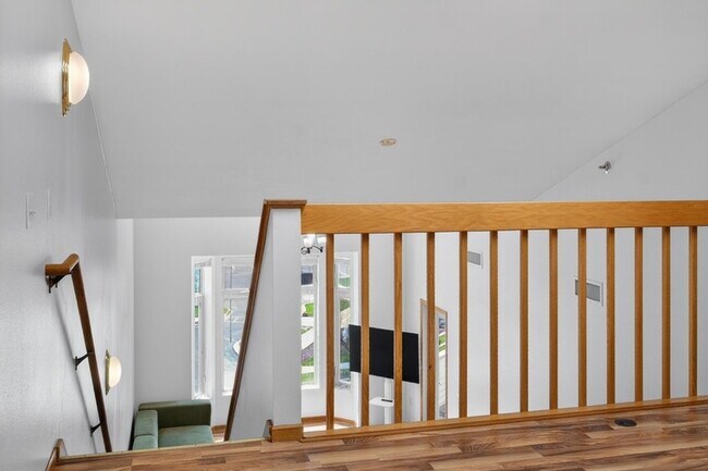 Building Photo - 301 Harbour Town Dr
