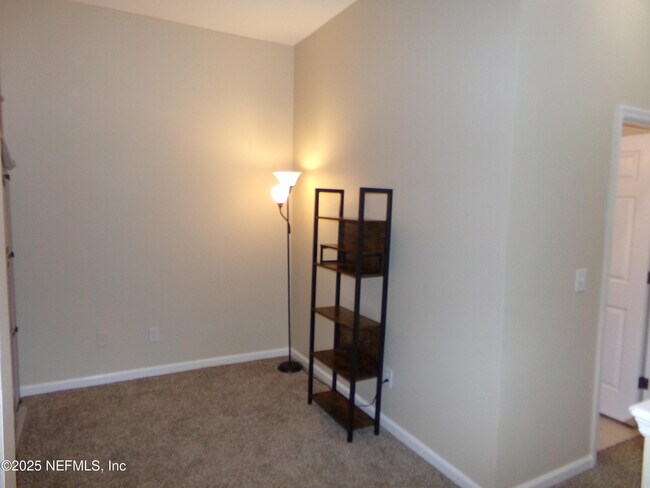 Building Photo - 13052 Sunset Lake Dr