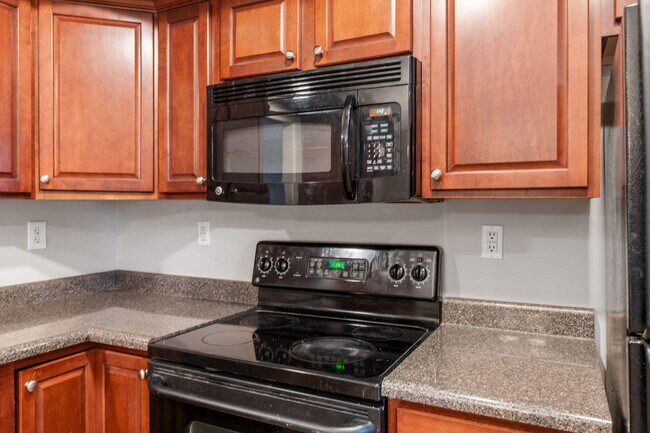 Building Photo - 305 Spring Valley Ln