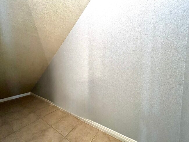 Building Photo - 1707 Chestnut Ave