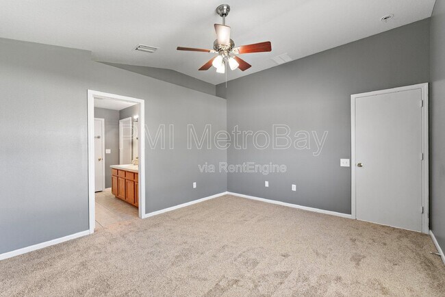 Building Photo - 1010 Summer Breeze Dr