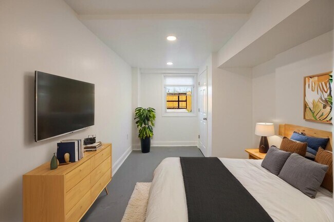 Building Photo - 2726 10th St NE