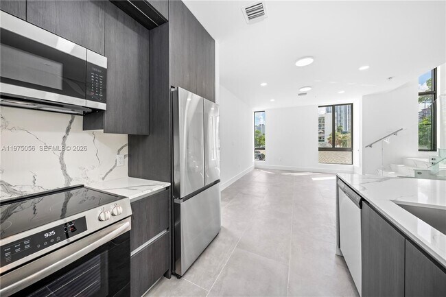 Building Photo - 526 SW 2nd St