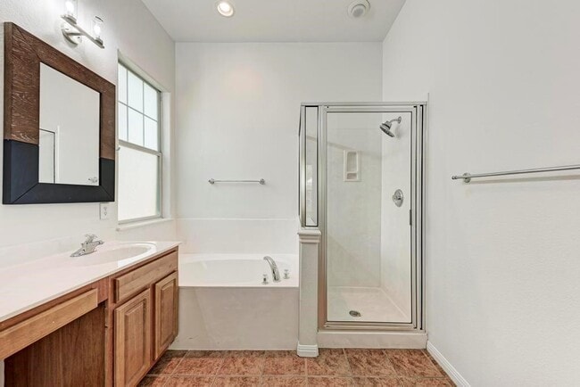 Building Photo - 1906 W 42nd St