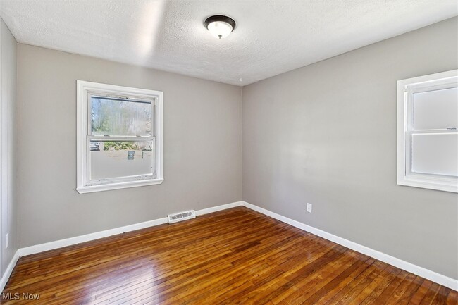 Building Photo - 715 E 258th St