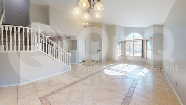 Building Photo - 874 W Port Royal Pl