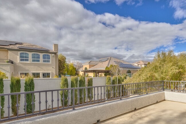 Building Photo - Beautiful 4Bd, 4Bth home in Guard Gated Community near Tivoli Village.