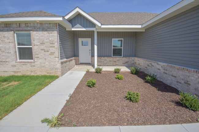 Building Photo - Beautiful 3 Bed 2 Bath Home in Farmington!