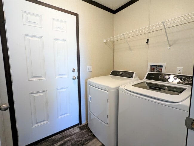 Building Photo - 9132 Windward Dr