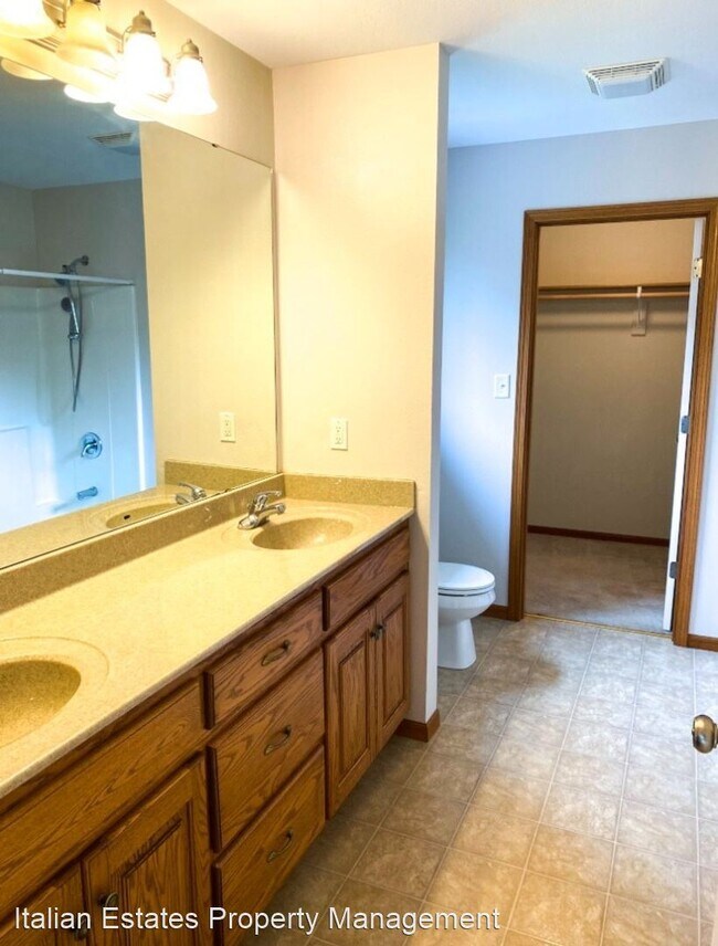 Building Photo - 3 br, 2.5 bath House - 600 Highland Ridge
