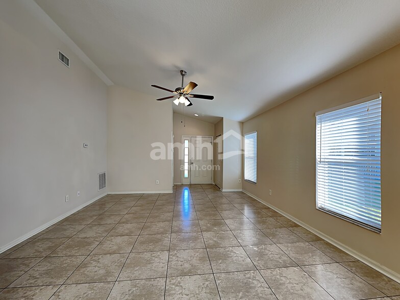 Building Photo - 6803 Summer Cove Dr
