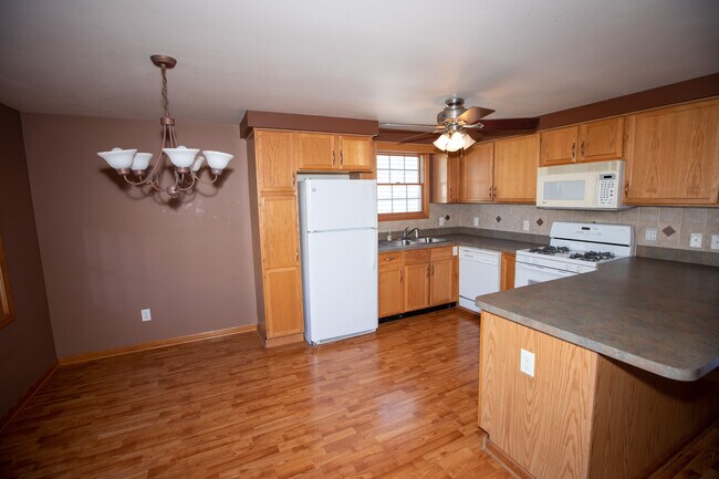 Kitchen - 250 Lyndale Ave
