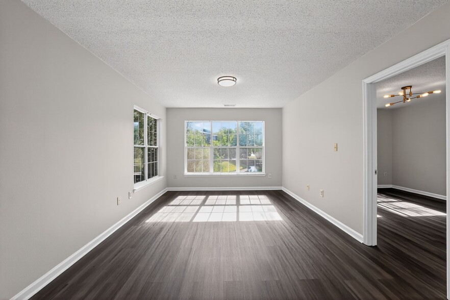 Building Photo - 4246 Villas Dr