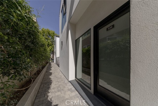 Building Photo - 534 E San Jose Ave