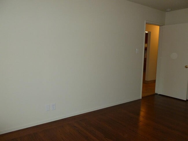 Building Photo - 437 Central Ct