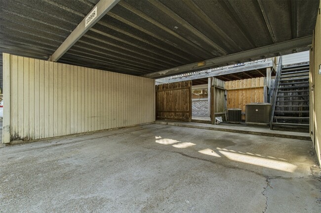 Building Photo - 13010 Trail Hollow Dr