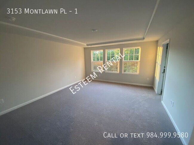 Building Photo - 3153 Montlawn Pl