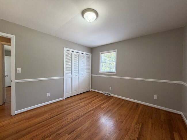 Building Photo - 105 Coker Dr