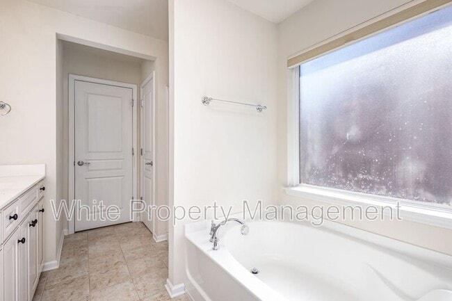 Building Photo - 15642 Canmore Street