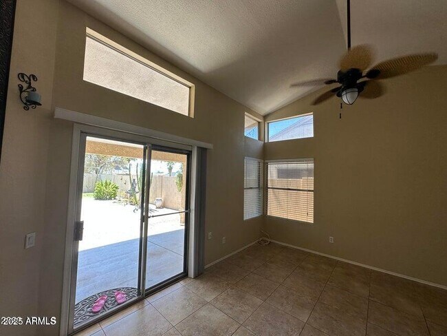 Building Photo - 3411 W Monona Dr