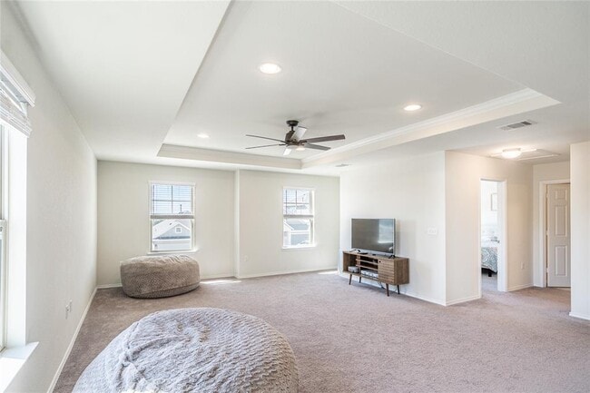 Building Photo - 547 Saturnia Dr