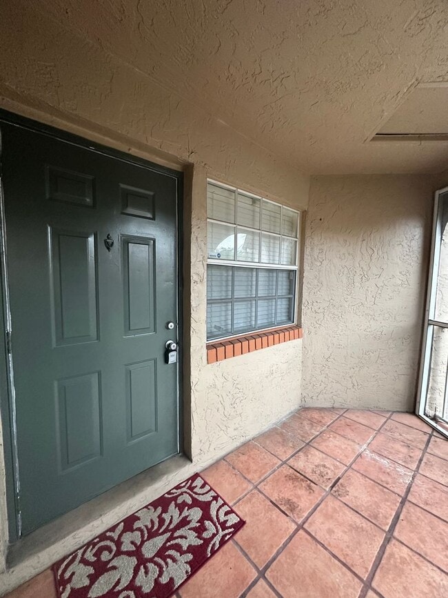 Building Photo - Fully Furnished 1-Bedroom Retreat in Windm...