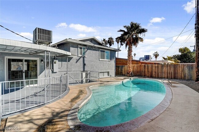 Building Photo - 6121 Edgewood Cir