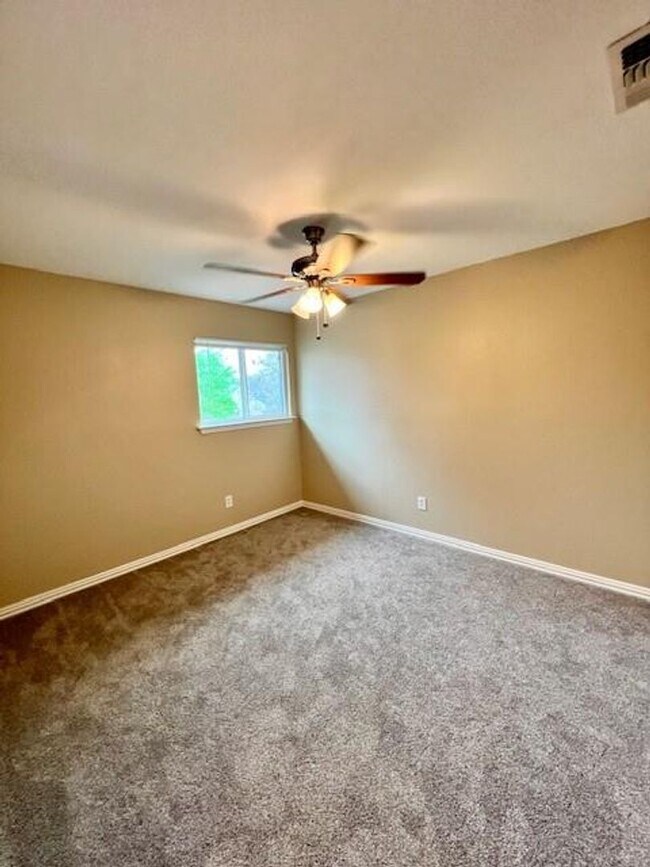 Building Photo - Beautiful remodel in Village at Anderson M...