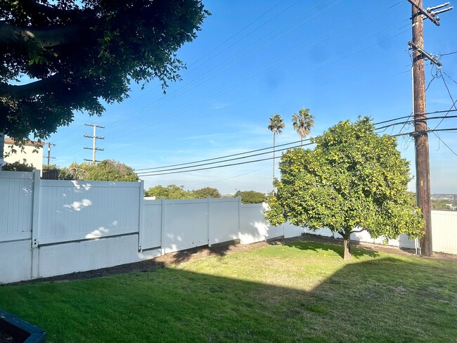 Building Photo - Beautiful single family home in Upper Holl...